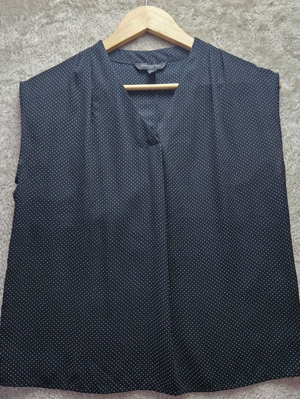 Banana Republic Sleeveless Blouse Shirt Black and White Polka Dot Pattern Sz XS